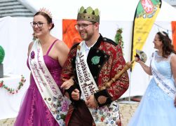 Dornburg Krohnt Neue Rosenkoenigin 05